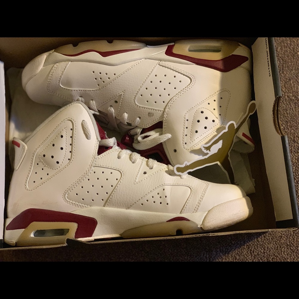 Great condition Air Jordan 6 Retro OG BG size 7Y